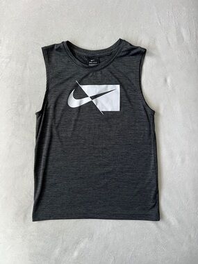 Nike Black and White Sleeveless Athletic Tank Top